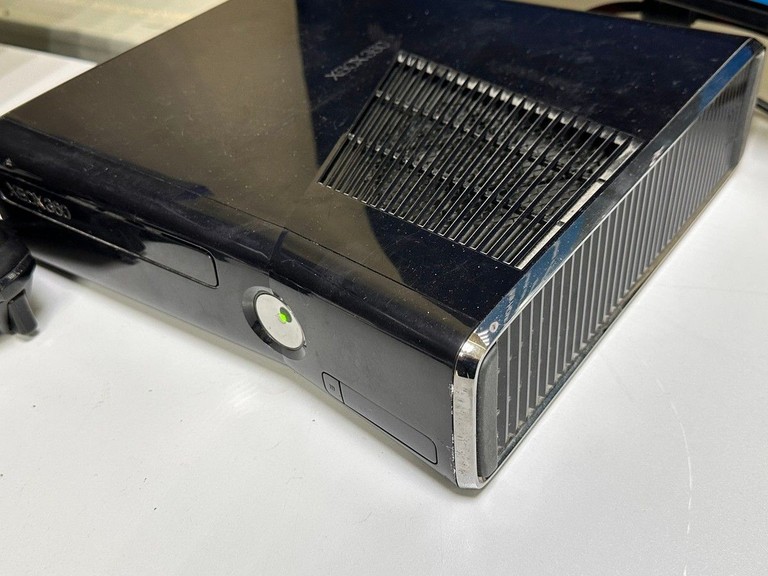 Microsoft xbox360 slim 250gb Код:01-201036076. Изображение 5