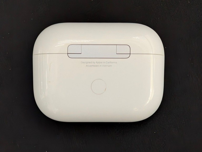 Купити Apple airpods pro 2nd generation with magsafe charging case usb-c Б/У