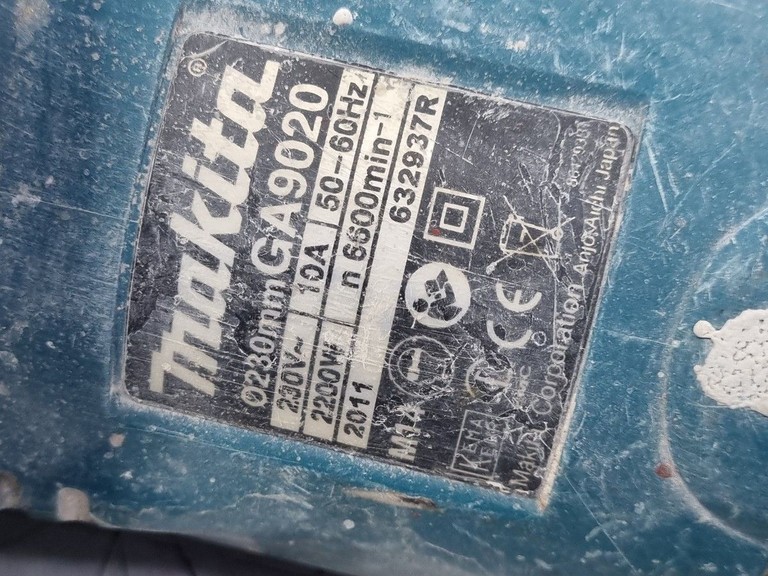 Дешево Makita GA9020 з ломбарду