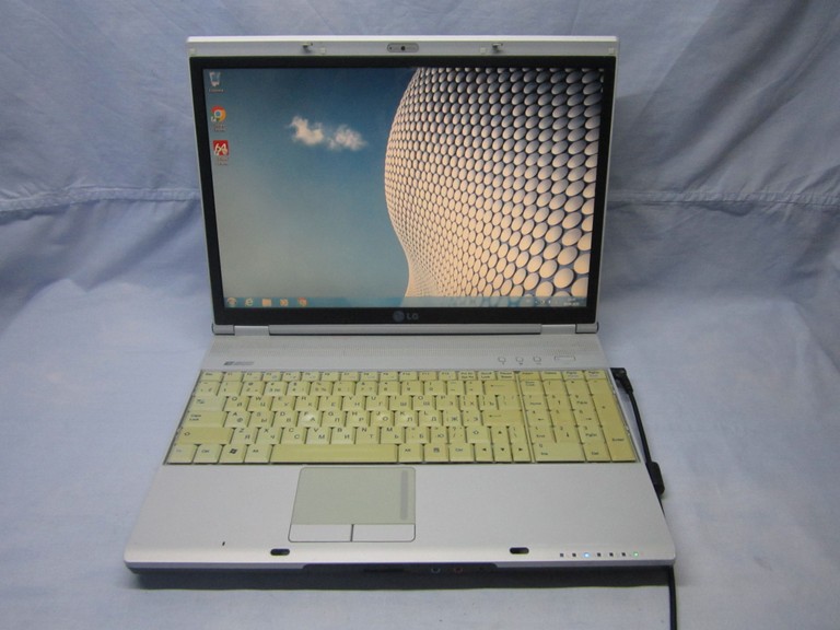 Купити LG E500 Б/У