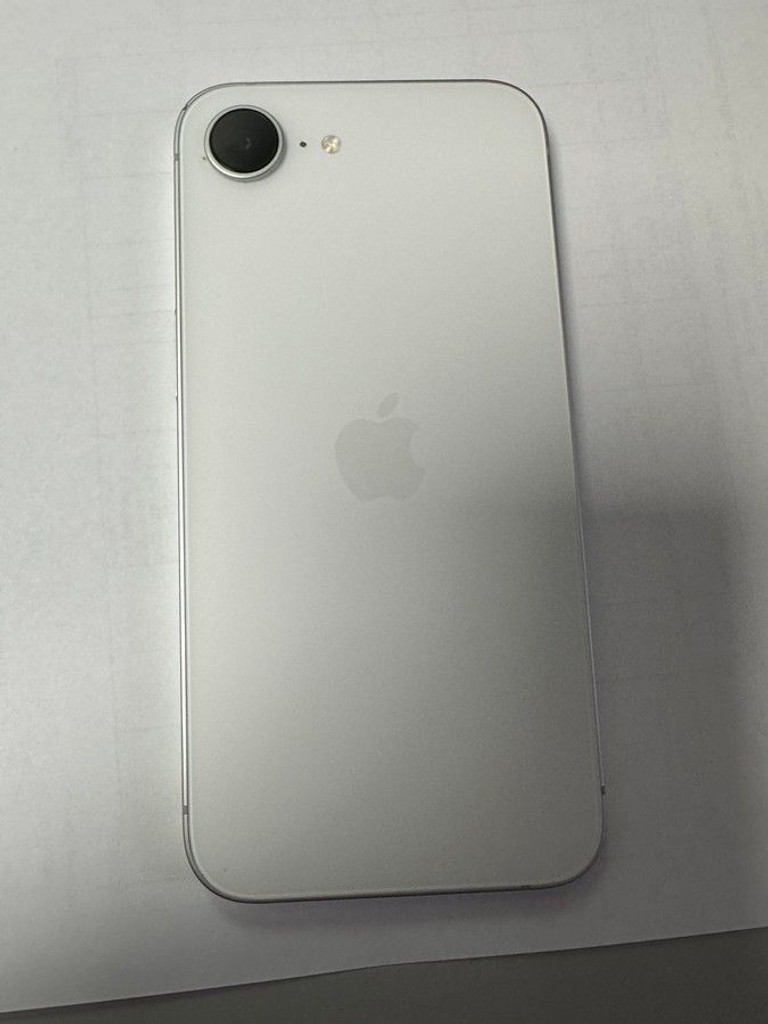 Apple iPhone 16e 128GB Black Код:01-201147047. Изображение 6