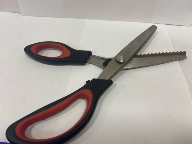 Kuoniiy shears serrated