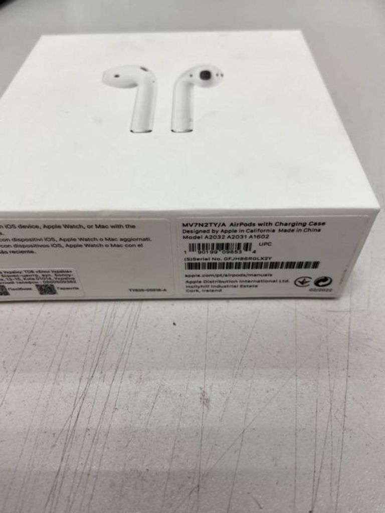 Apple airpods 2nd generation with charging case