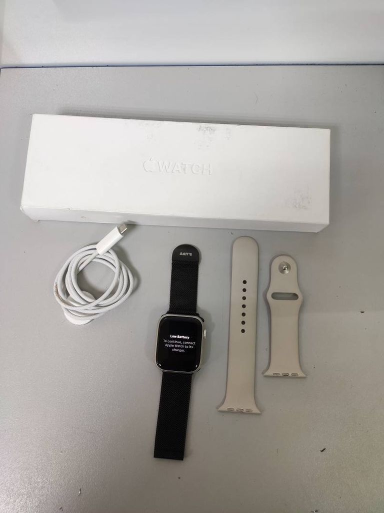 Apple watch series 9 gps 45mm aluminum case w. s. loop