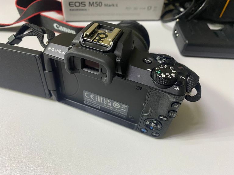 Дешево Canon eos m50 mark ii + 15-45 мм f/3.5-6.3 is stm з ломбарду