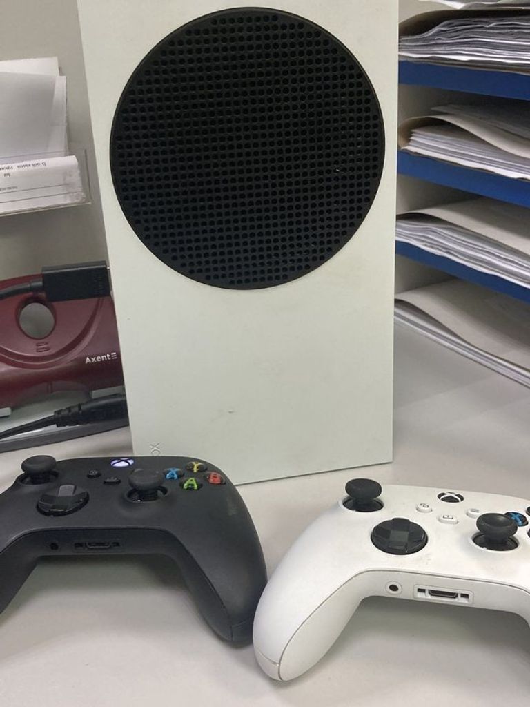 Купити Microsoft xbox series s 512gb Б/У