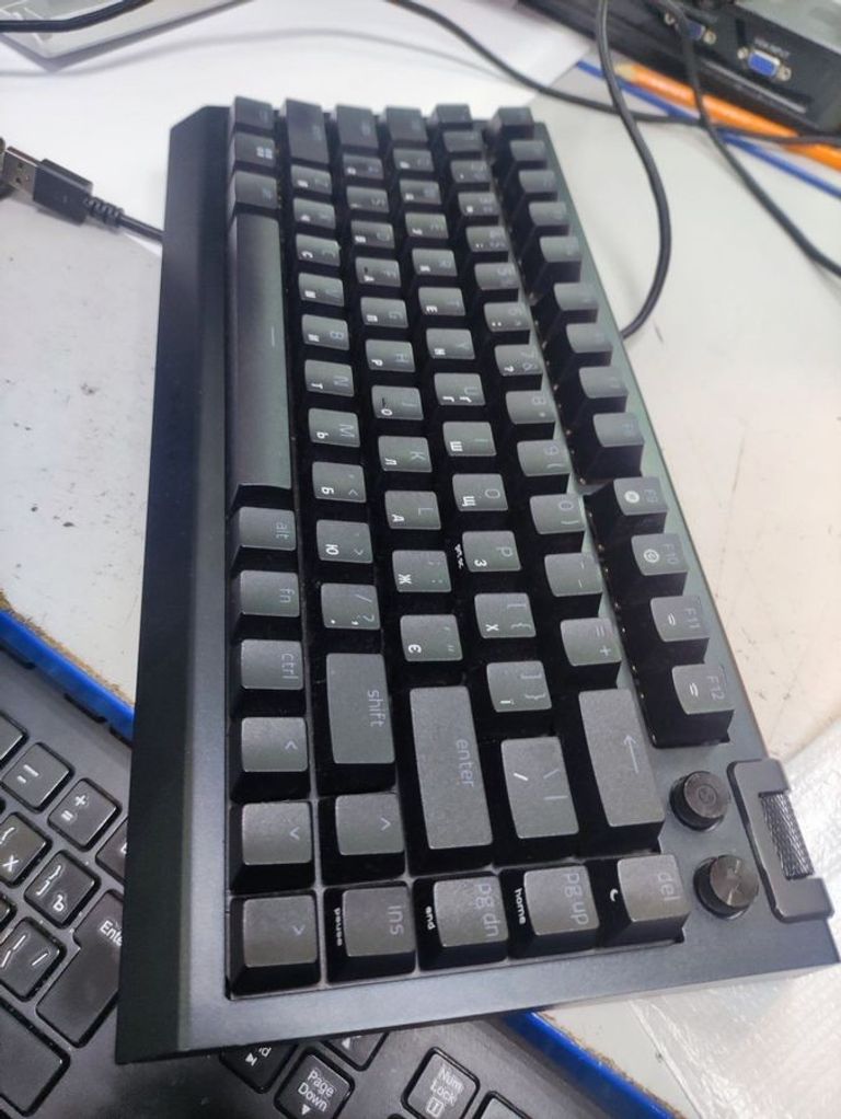 Дешево Razer BlackWidow V4 75% Black (RZ03-05000100-R3M1) з ломбарду