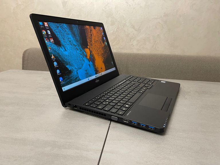 Дешево Ноутбук Fujitsu LifeBook A557, 15,6" FHD IPS, i5-7200U, 16GB, 250GB SSD з ломбарду