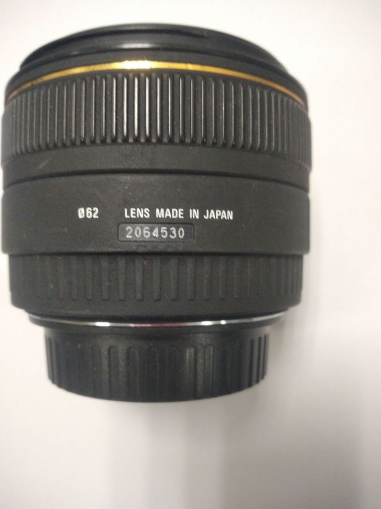 Дешиво Sigma af 30mm f/1,4 dc dn с ломбарда