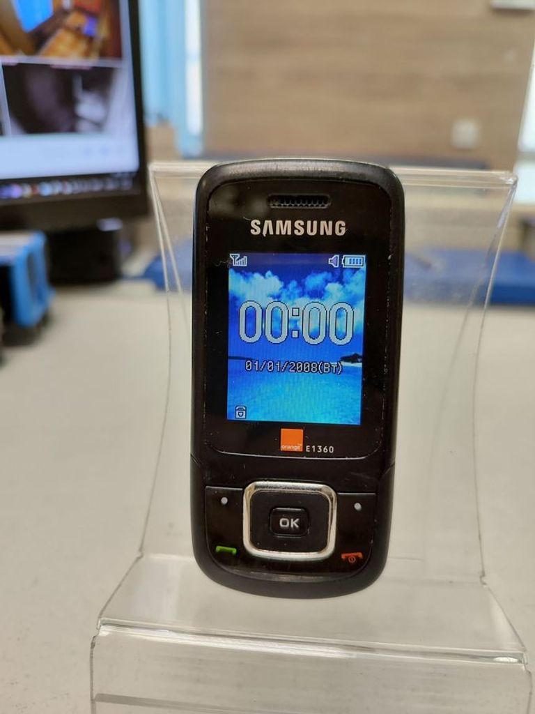 Купити Samsung e1360b Б/У