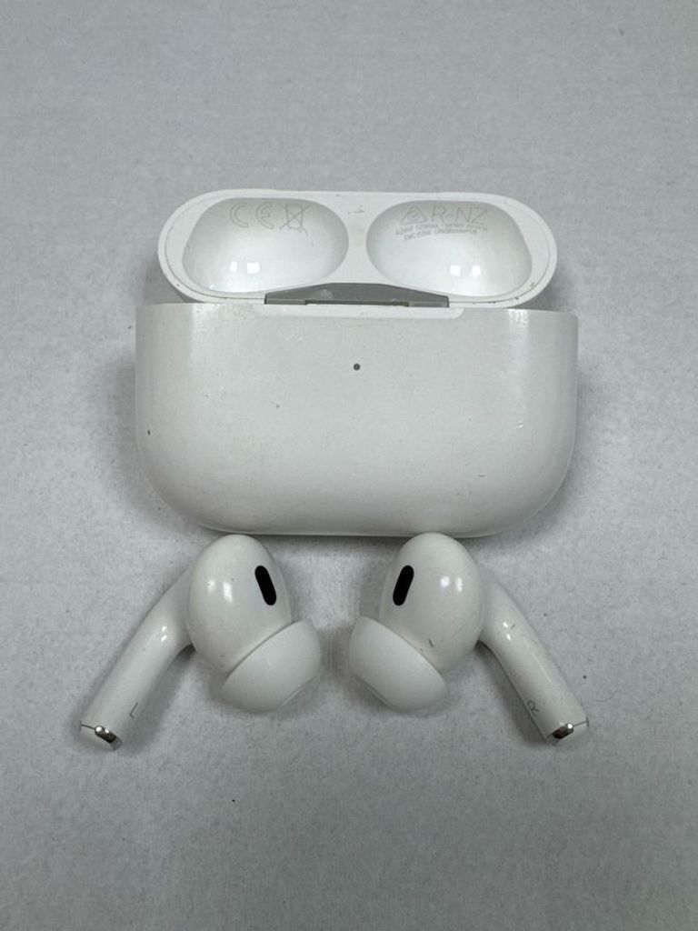 Дешево Apple airpods pro 2nd generation with magsafe charging case usb-c з ломбарду