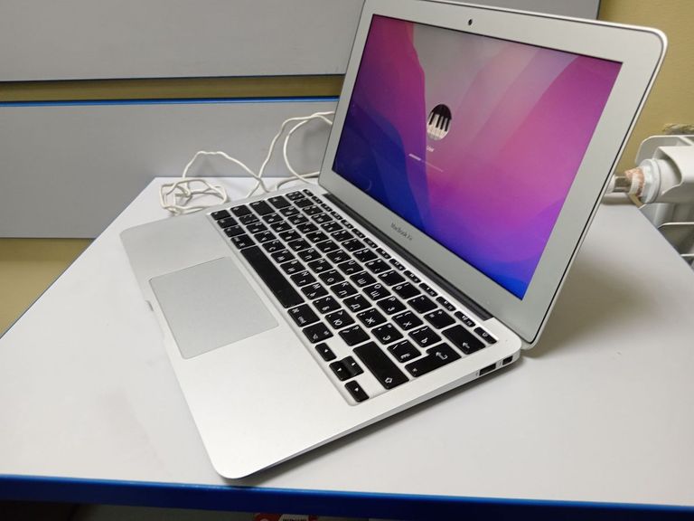 Оголошення Apple macbook air 11" a 1465 core i5 1,6ghz/ram 4 gb/ssd 256 gb /hd graphics 6000 Б/У