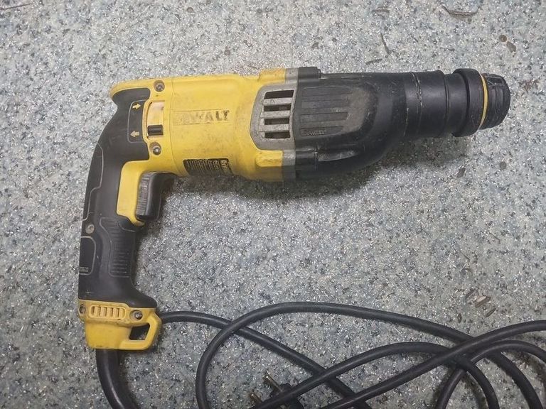 Купить Dewalt D25143K Б/У