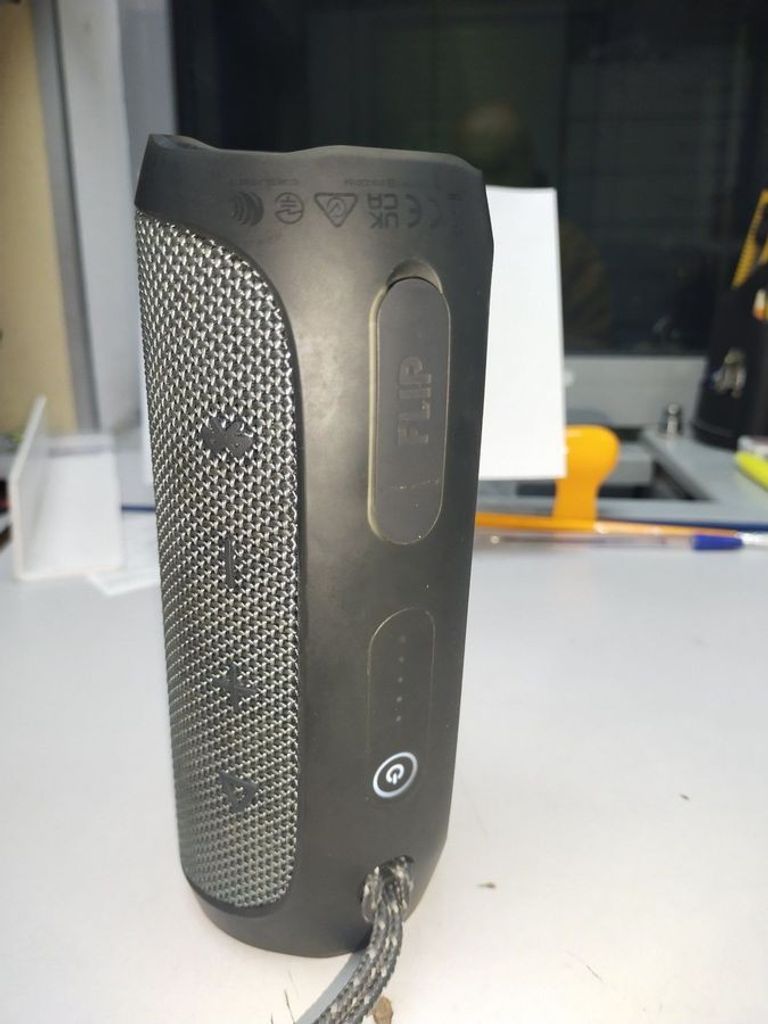 Купить Jbl flip essential 2 Б/У