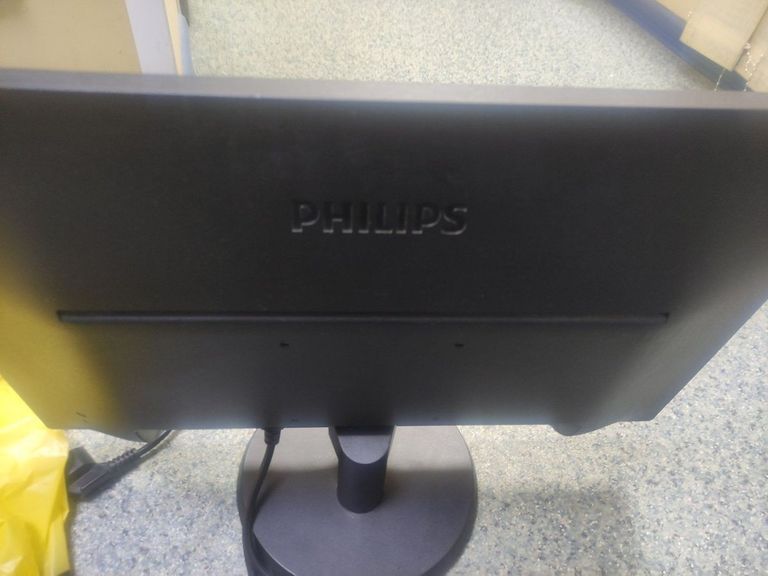 Дешево Philips 223v5l з ломбарду