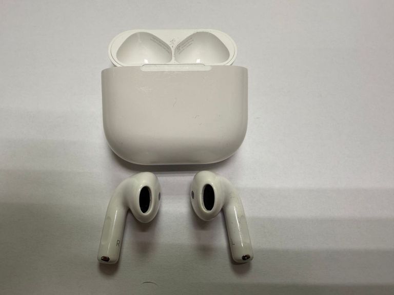 Купити Apple airpods 4 Б/У