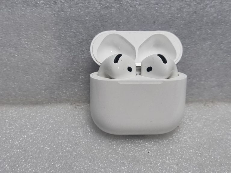 Купити Apple airpods 4 Б/У