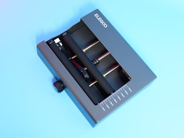 Дешиво ELEGOO 208 x 188 x 46,5 мм. 1,9 кг с ломбарда