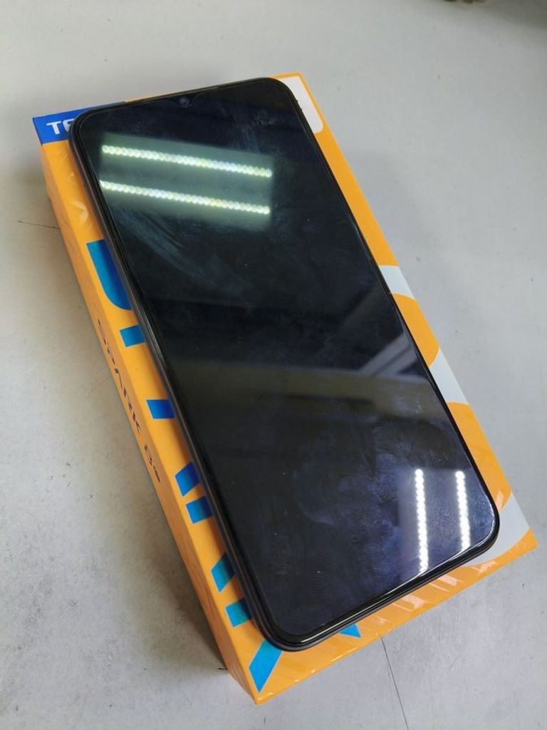 Дешиво Tecno spark 8c kg5n 4/64gb с ломбарда