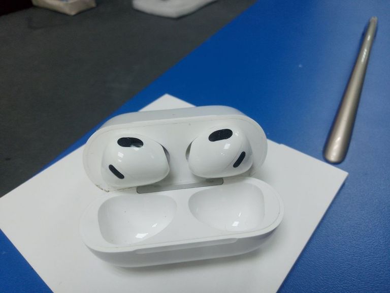 Купить Apple airpods 3rd generation Б/У