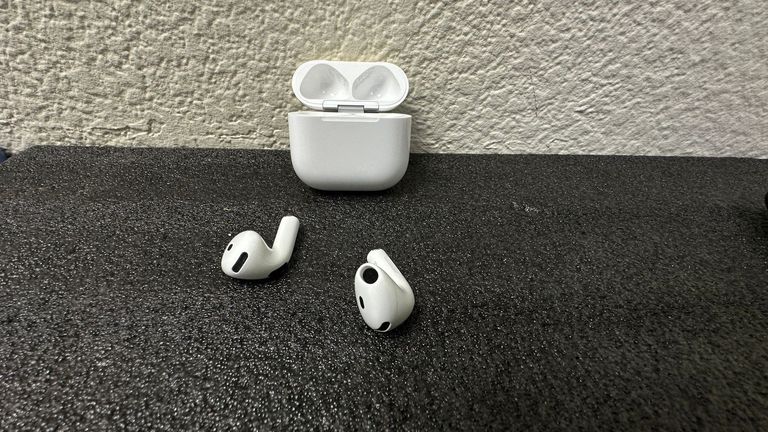 Купить Apple airpods 4 with active noise cancellation Б/У