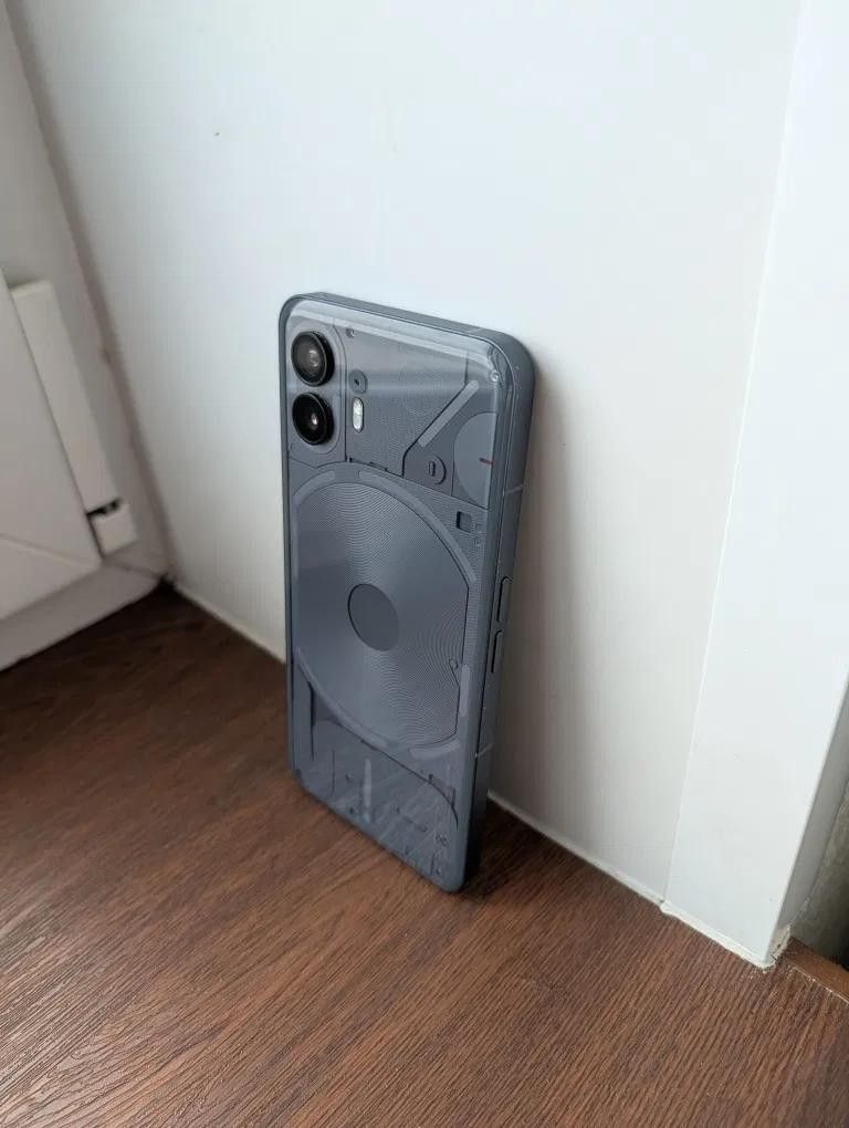 Купить Nothing Phone 2 12/256GB ремонт/запчастини Б/У