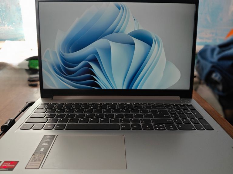 Купити Lenovo IdeaPad 1 15ALC7 (82R400P0RK) Б/У