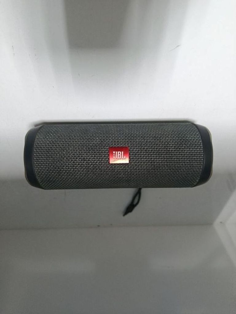 Купити Jbl flip essential 2 Б/У