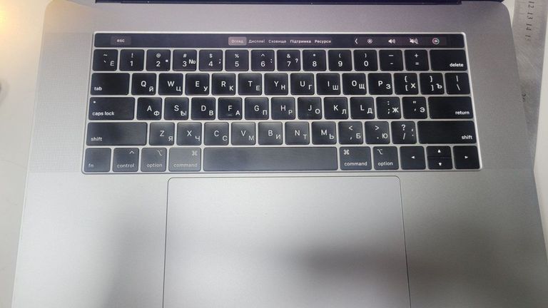 Оголошення Apple macbook pro a1707/екр. 15.4 core i7 2,9ghz/ ram16gb/ ssd512gb/intel hd graphics 630/touch bar Б/У