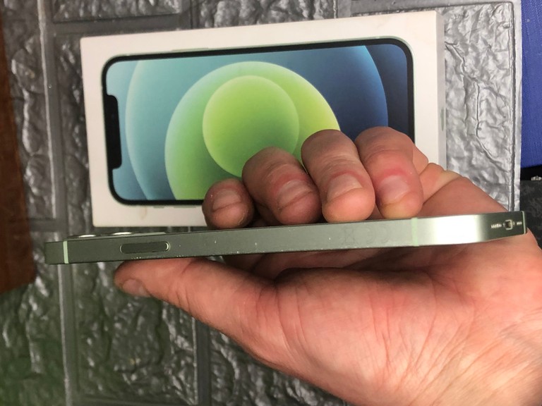 Дешево Apple iPhone 12 64GB Green (MGJ93/MGHA3) з ломбарду