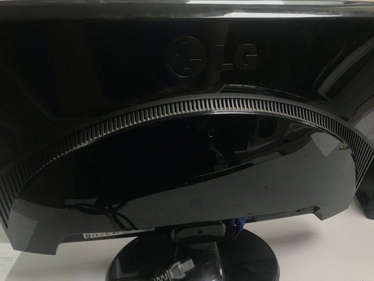 Оголошення Lg w2253s Б/У