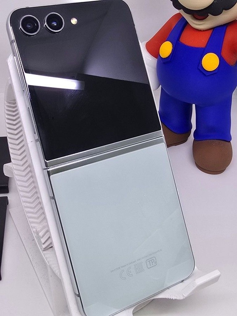 Дешиво Samsung galaxy flip5 8/256gb с ломбарда