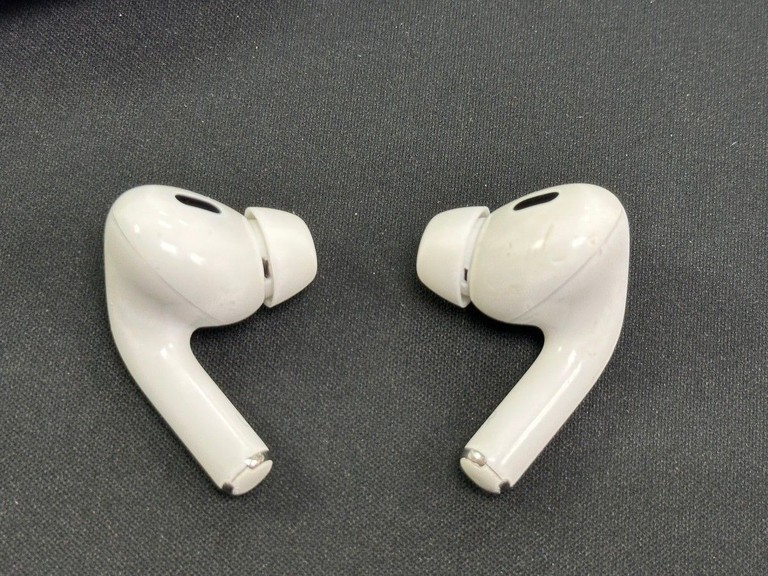 Дешево Apple airpods pro 2nd generation with magsafe charging case usb-c з ломбарду