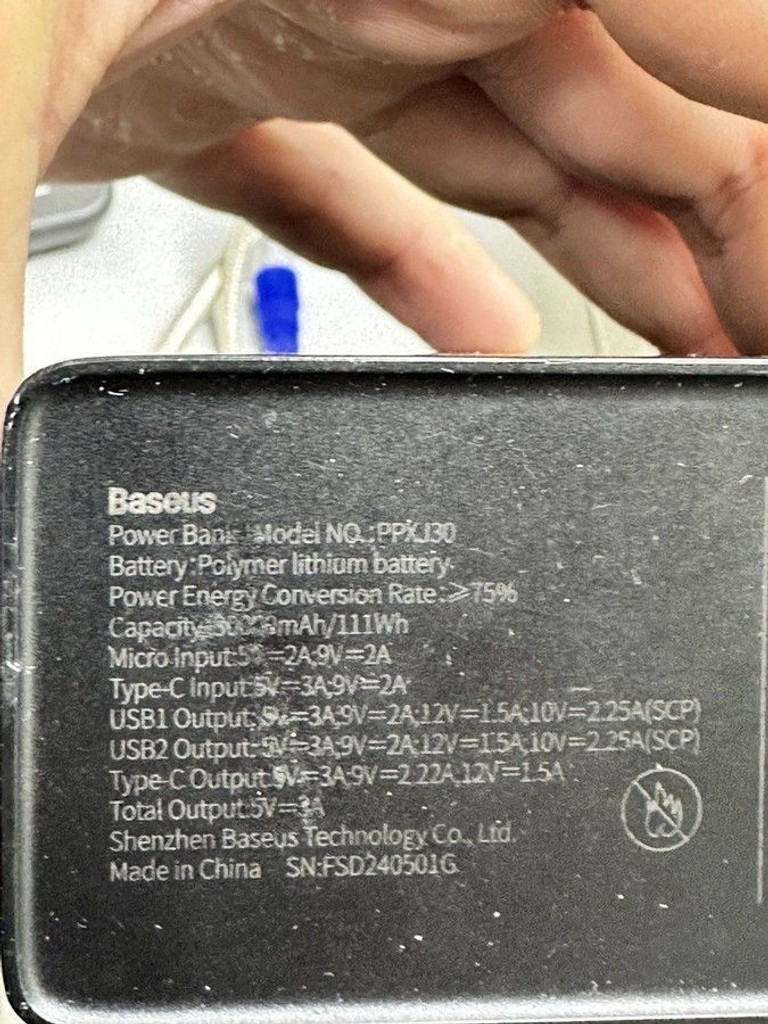 Дешиво Baseus 22.5w 30000mah с ломбарда