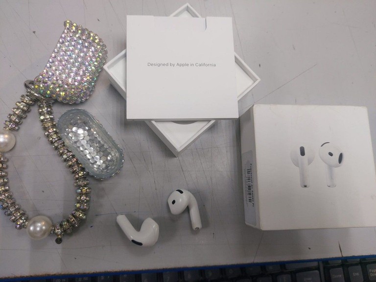 Купить Apple airpods 4 Б/У