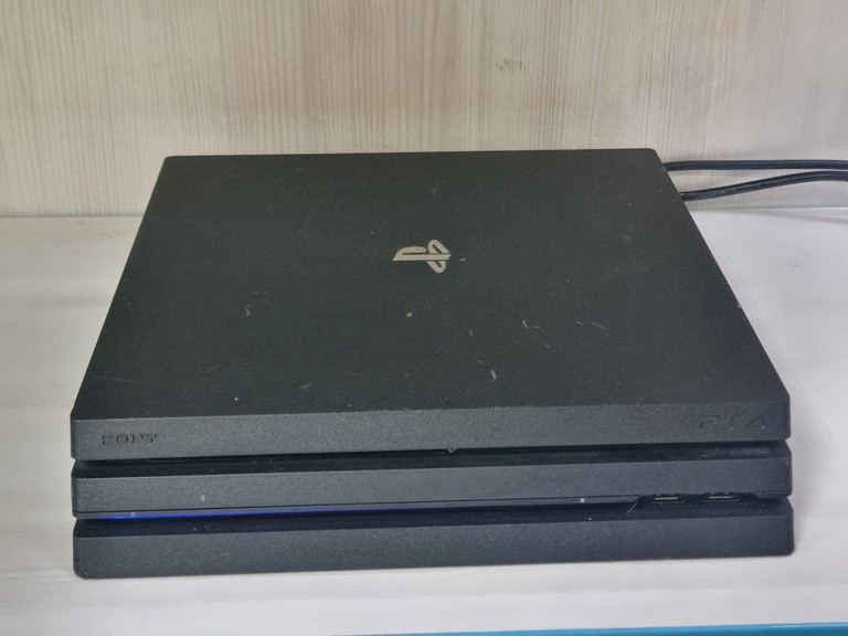 Оголошення Sony playstation 4 pro 1tb Б/У