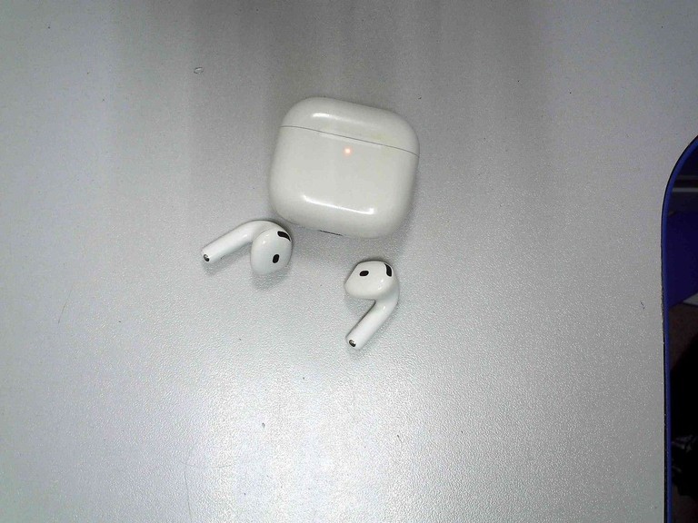 Оголошення Apple airpods 4 with active noise cancellation Б/У