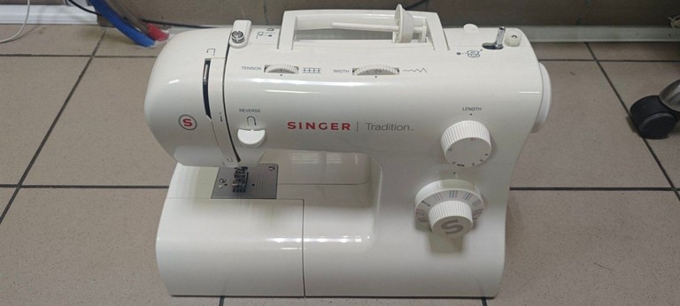 Купить Singer Tradition 2282 Б/У