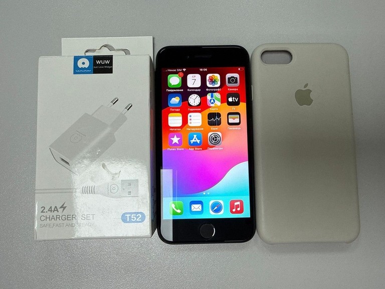 Купить Apple iPhone SE 2020 64GB Black Slim Box (MHGP3) Б/У