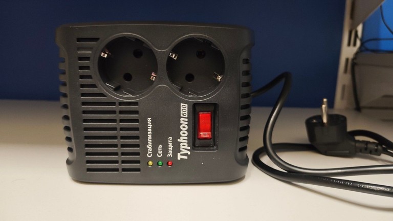 Купить Defender AVR Typhoon 600 (99032) Б/У