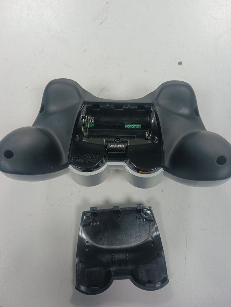 Дешиво Logitech wireless gamepad f710 с ломбарда