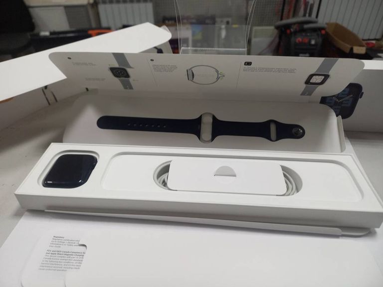 Apple watch se 2 gps 44mm aluminum case with sport