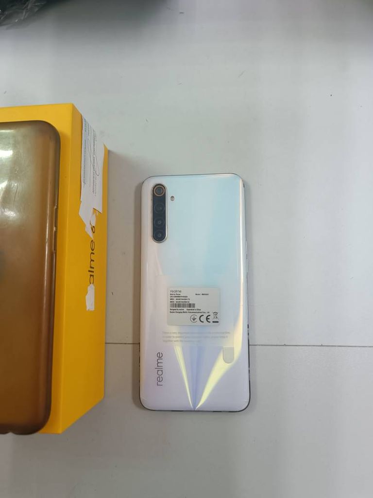 Оголошення realme 6 4/64GB White Б/У