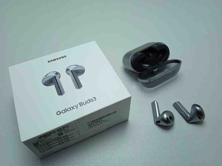 Купити Samsung Galaxy Buds3 Silver (SM-R530NZAA) Б/У