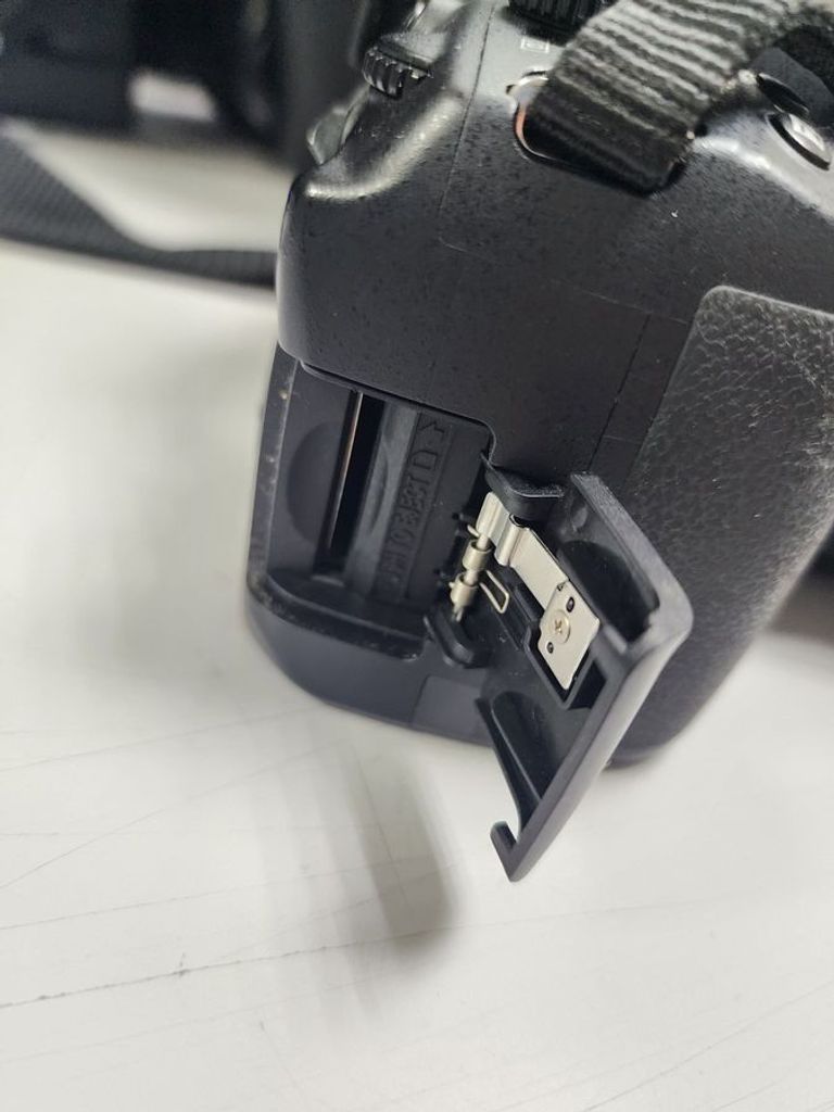 Розпродаж Nikon d3100 kit / af-s nikkor 18-55mm f:3,5-5,6g vr dx, продавець Техноскарб