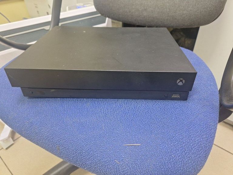 Объявление Microsoft Xbox One X 1TB Б/У