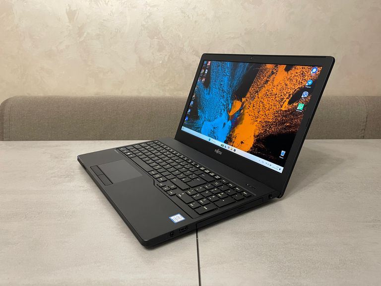 Оголошення Ноутбук Fujitsu LifeBook A557, 15,6" FHD IPS, i5-7200U, 16GB, 250GB SSD Б/У