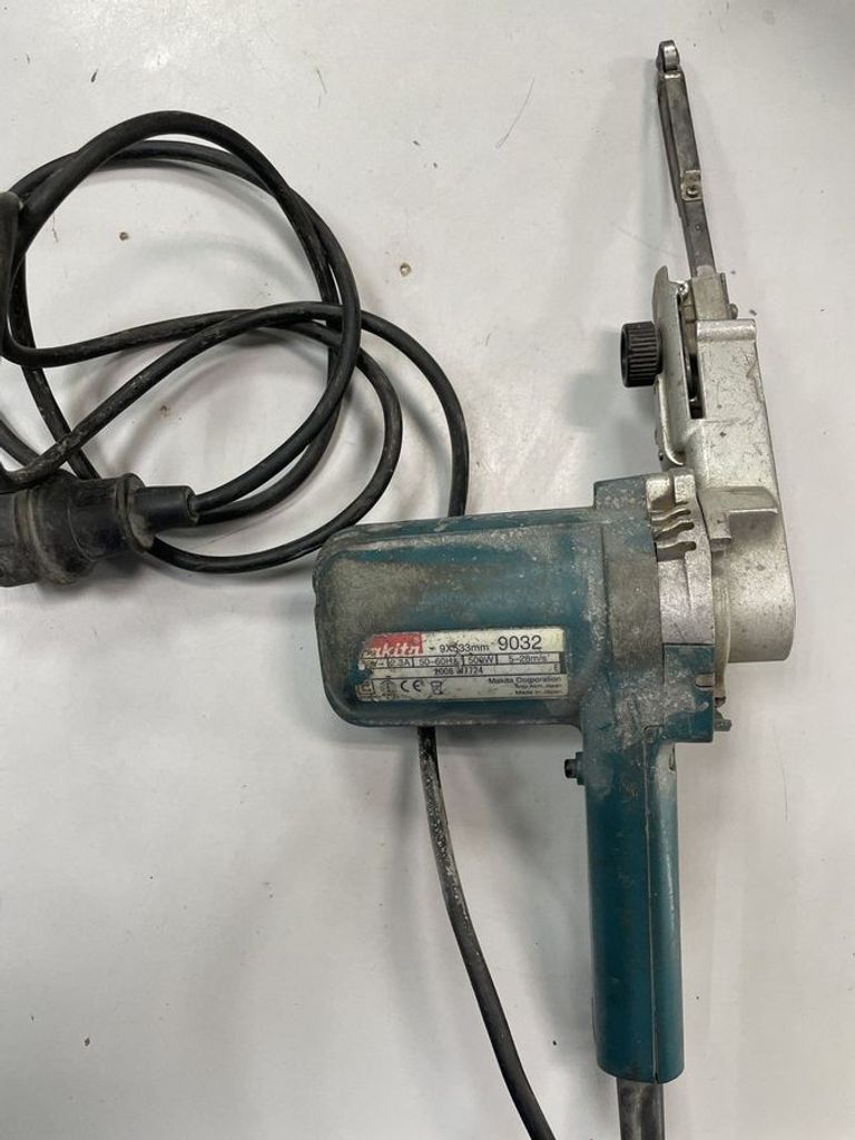 Купити Makita 9032 Б/У