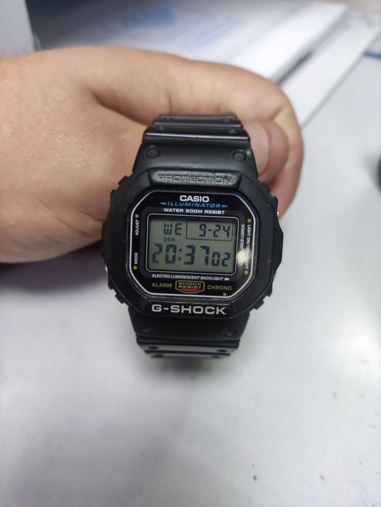 Купить Casio DW-5600UE-1ER Б/У