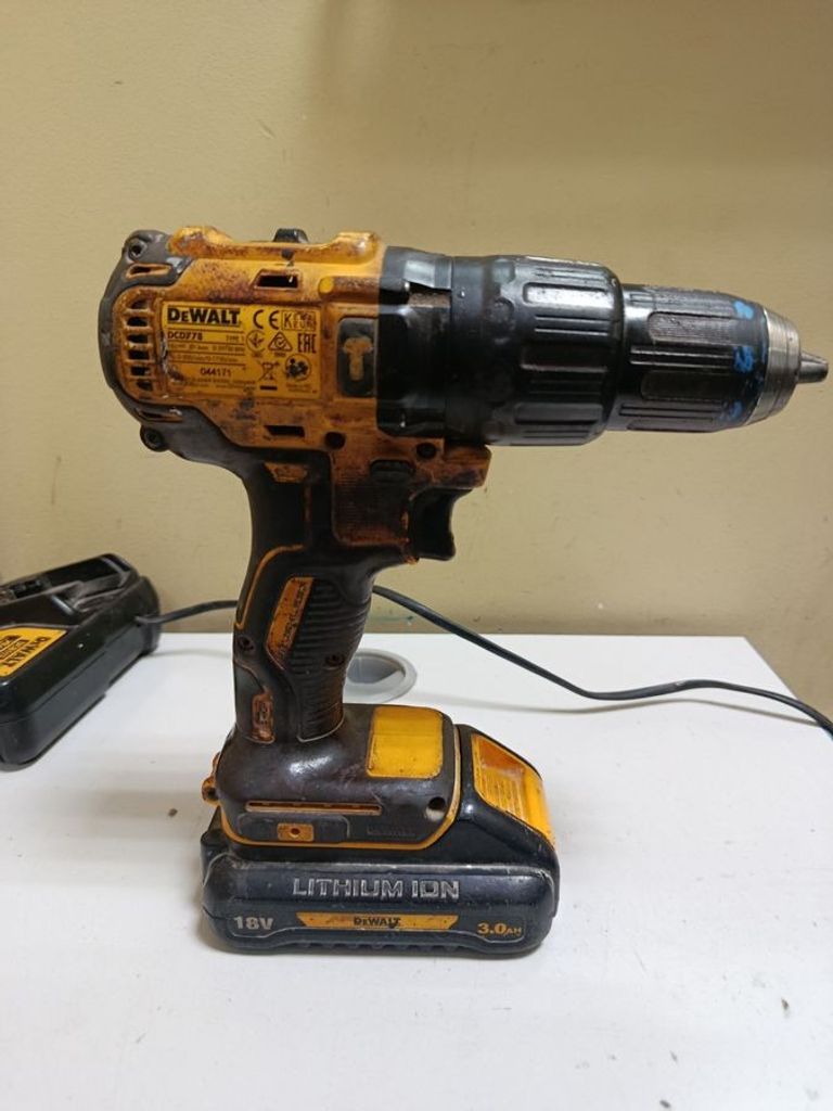 Дешиво Dewalt dcd778 1акб 2ah зп с ломбарда